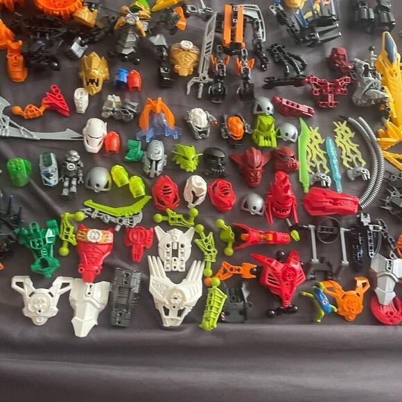LEGO Bionicle / Hero Factory Lot Approximately 7 lbs Masks Weapons Arms Torsos P - Picture 11 of 14